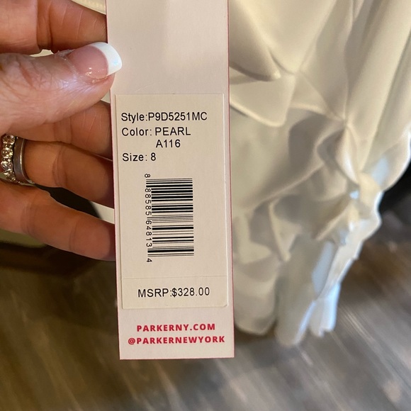 Beautiful white ruffle dress, new with tags - Picture 5 of 6